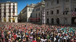 La Festival of Tradition: human castles, bigheads, giants and all the festive beasts of the city, accompanied by guests of the