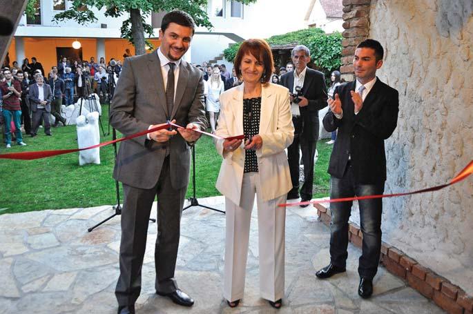 The gallery of our renown sculptor Agim Çavdarbasha reopened After nine years, the gallery of famed sculptor Agim Çavdarbasha has been restored.