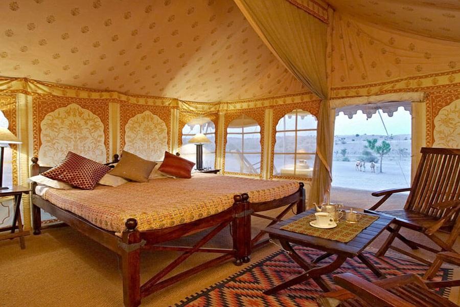 MANVAR DESERT CAMP Located 6 km from the town in the midst of the wilderness, surrounded by the sand dunes, is the splendid isolated splendour of the Manvar Tented Camp.