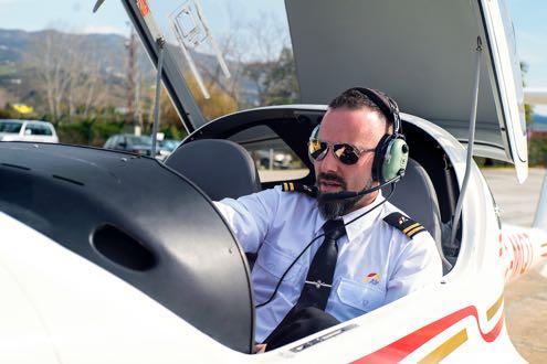 AIRLINE PILOT PROGRAMME FLIGHT HOURS AS PILOT IN COMMAND - PIC * As you are studying the ATPL (A) theory course you will also be completing flight hours as