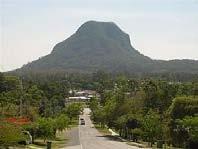 Walking/hiking Mt Cooroora (Pomona) - a challenging walk, steep, boulders and chains!