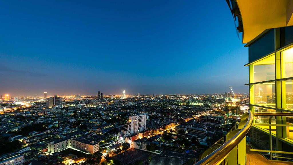 Hotel Features 36 km from Suvarnabhumi International Airport 396 rooms and suites, each with its own private balcony Chatrium Club Lounge 6 restaurants & bars, plus in-room dining 35-meter infinity