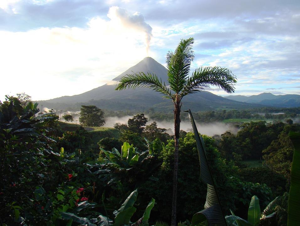 P a g e 1 Costa Rica 8 Days, 7 Nights (6 Nights Hotel, 1 En Route) Day 1 Depart for Costa Rica Meals: Provided on