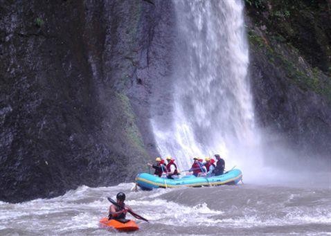 ARENAL RAFTING ON SARAPIQUI RIVER The Sarapiqui River is one of Costa Rica s most-exuberant rivers.