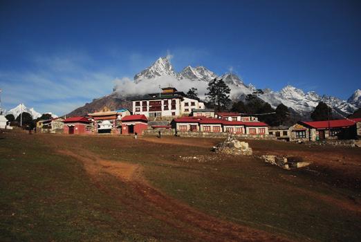 7 Trek from Tengboche to Dingboche (4,358m/14,295ft)/5-6 hours walk Our usual day journey is started from Tengboche.