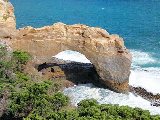 The Arch 12 Apostles from The Arch London Bridge turnoff is located 700 metres past The Arch and a further 1.5 kilometres is The Grotto.