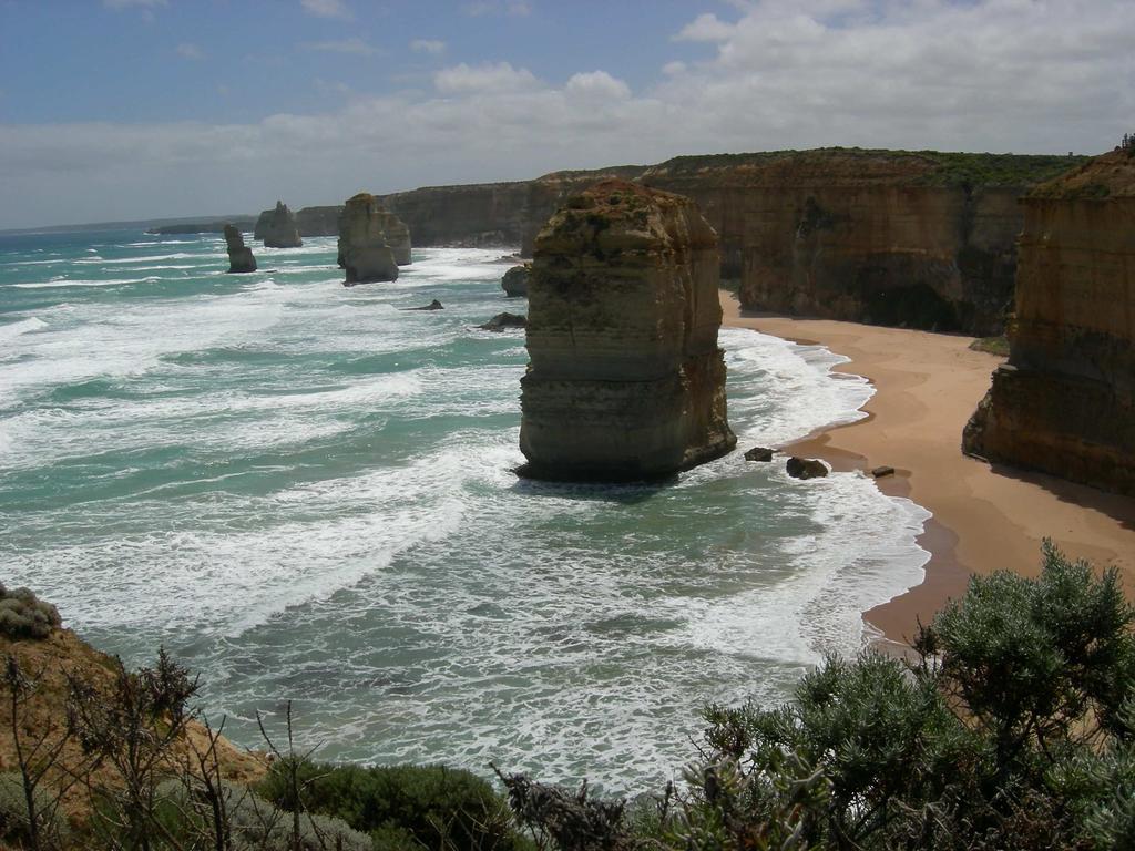 The Great Ocean Road 12 Apostles THE HILTON HOTEL MELBOURNE CBD Day 7 Evening LUXURY SHUTTLE TRANSFER TO MONTALTO VINEYARD AND OLIVE GROVE FOR DINNER LUXURY TRANSFER RETURN TO YOUR HOTEL DARLING