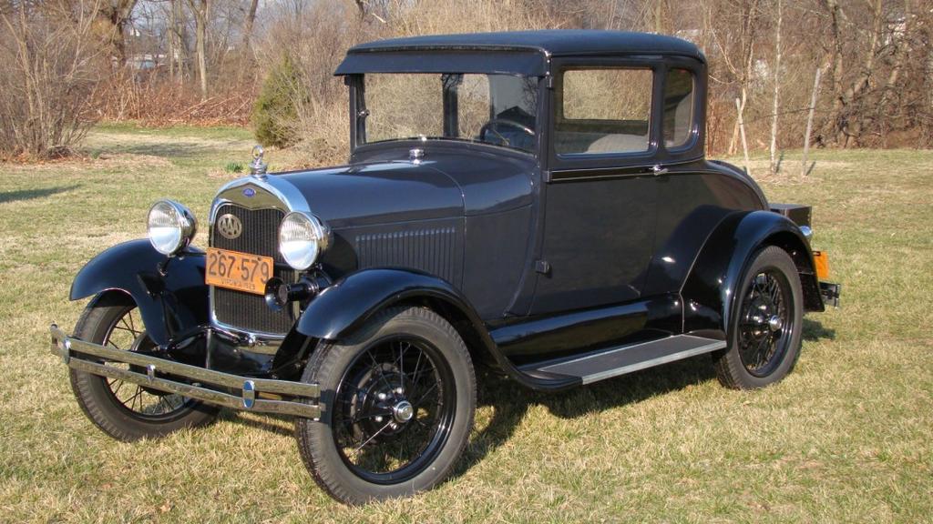 VOLUME 41, ISSUE 4 BOB KUYKENDALL AND HIS AFFAIR WITH HENRY'S LADY MISS ANNIE Probably my first serious interest in Model A's came about because of a 1932 Ford Model B Roadster that a neighbor drove