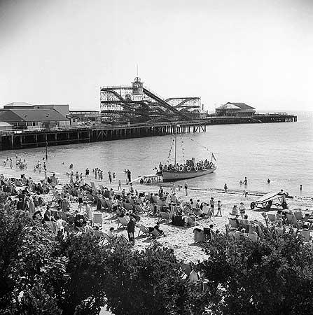 In the bigger resorts, there were summer theatres at Clacton, a group of actors and musicians set up the London Concert Company in 1894.
