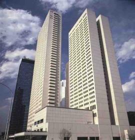 Just a few minutes walk form the JR Shinjuku Station, the hotel is served with excellent transport links.