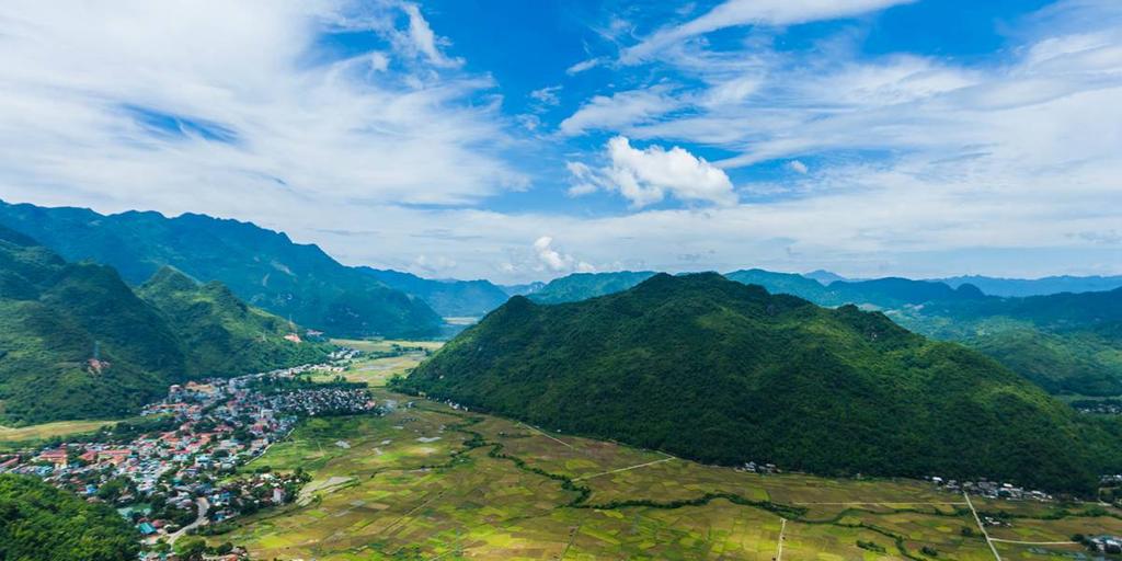 13 days Hanoi to Ho Chi Minh City From Hanoi to Ho Chi Minh City, discover Vietnam s remote ethnic minority villages and go trekking in the beautiful Mai Chau Valley, cruise around the limestone