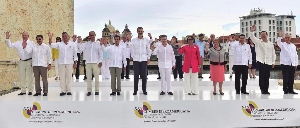 Preparing the Summits Group photo of the 25th Ibero-American Summit of Heads of State and Government held in Cartagena de Indias (Colombia) on 28 and 29 October 2016.
