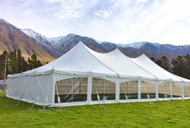 Marquee notes Peg & Pole Marquees vs Framed Marquees Peg & Pole marquees are a traditional marquee with internal centre poles and guy ropes around the perimeter and can only be erected on grassed