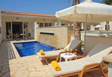 ADDITIONAL ROOM FEATURES Spacious ground floor accommodation (38m2 ) with garden views Private garden or private pool with jacuzzi and sunbathing facilities Private