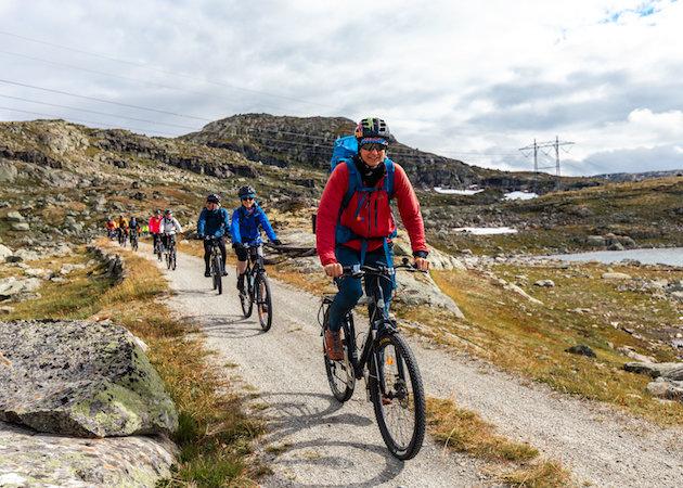 DAY 4 AUGUST 23, FRIDAY The Navvies' Road was built over 100 years ago and today this spectacular mountain bike ride is Norway's most famous cycling trip.