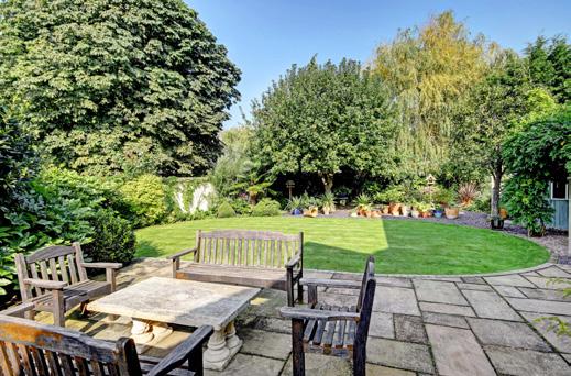 Professionally Landscaped Gardens Separate Studio Description An extremely well presented 5 bedroom property set along a private no-through road on the edge of the pretty market town of Cricklade.
