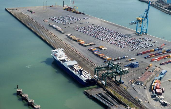 Intermodal shortsea terminal : P&O P&O Ferries offers daily ferry departures to United