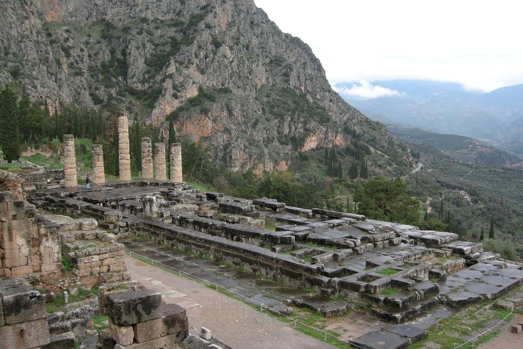 Image Source Page: hcp://en.wikipedia.org/wiki/file:the_temple_of_apollo_at_delphi.