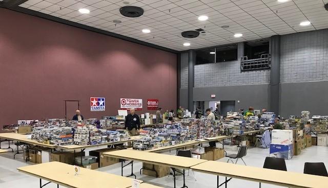 most of the clubs in our Region, or it could be that they just don t advertise that tables are available as much as Lee Backsen does. This was the vendor area, all in one corner.