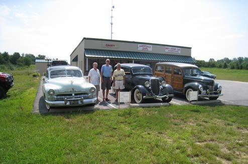 66 to the Fair Oaks rendezvous point where we met up with the NVRG travel team of Hank Dubois, riding with Dave Westrate, trailering his 39 Std Woodie, Cliff Green, driving his 40 Deluxe Woodie, and