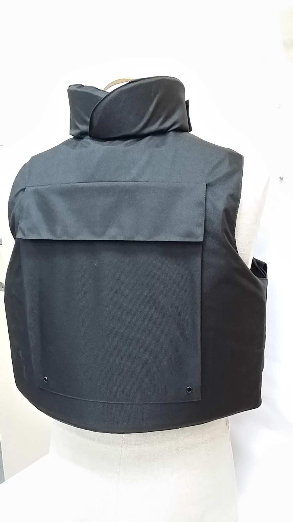 additionnal front pockets 3:3"x8" 1:3"x7" *Advance velcro system *Right shoulder point, fixed left shoulder *Adjustable waist point right side, fixed left side *Quick release for rapid removal