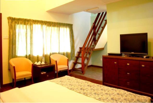 ROOM FACILITIES Jungle Villa (4 rooms) Deluxe Bedding of one (1) Queen and Twin Sharing (2 Single beds) 2 Storey Unit Ensuite Bathroom