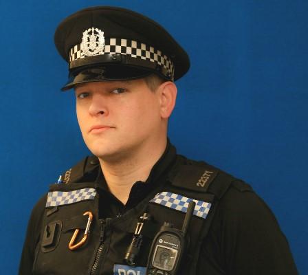 FARNBOROUGH CENTRAL (Empress and Town Centre Wards) Your SNT team are: PC David Carpenter PCSO Michelle Curtis The Farnborough Central Community Panel got together this month to set new priorities to