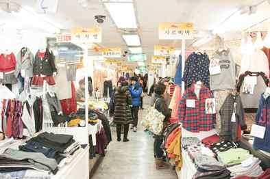 tion and K-Pop Tourists can shop conveniently between 9:30 a.m.