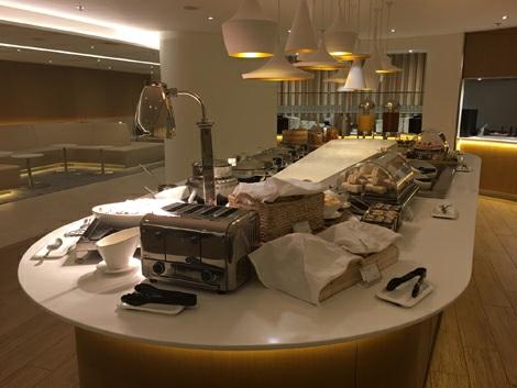 The buffet spread at Skyteam Exclusive Lounge features a mix of cold cuts, salads and hot Asian dishes.