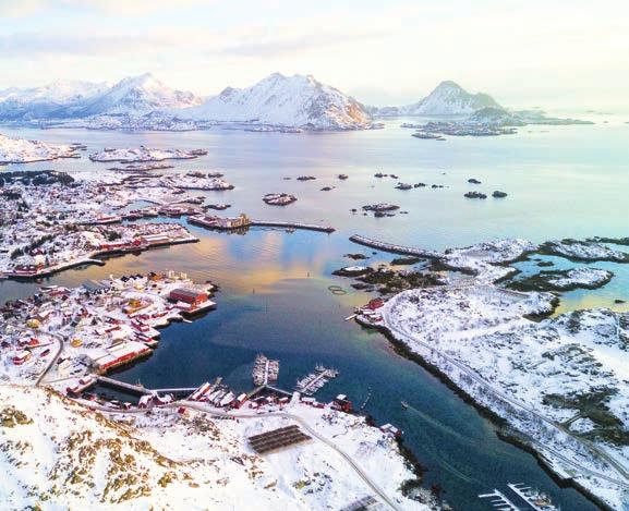 NORWAY'S NORTHERN LIGHTS 2019/20 75 6 days KIRKENES BERGEN Daily Departures Classic Voyage South A scenic voyage that takes in the Lofoten Islands and the Helgeland Coast.
