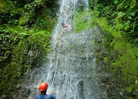 Furthermore a Monkey Drop, which is a small zip line and rappel and a Rock Climb in a beautiful rain