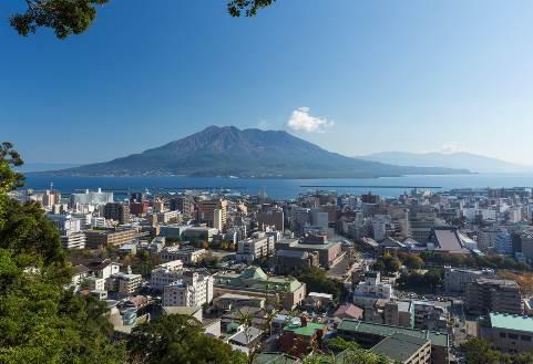 With Kinko Bay in front and the magnificent Mount Sakurajima behind, one can feel the energy of mother nature.