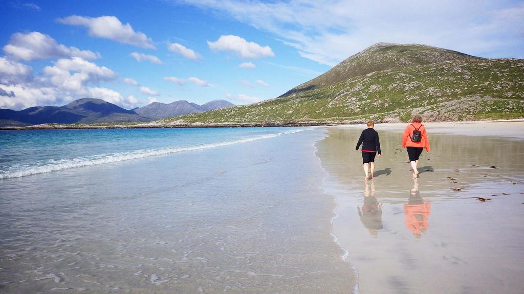 Day 4 Glens & Beaches of North Harris North Harris is one of the most spectacular areas of the Outer Hebrides.