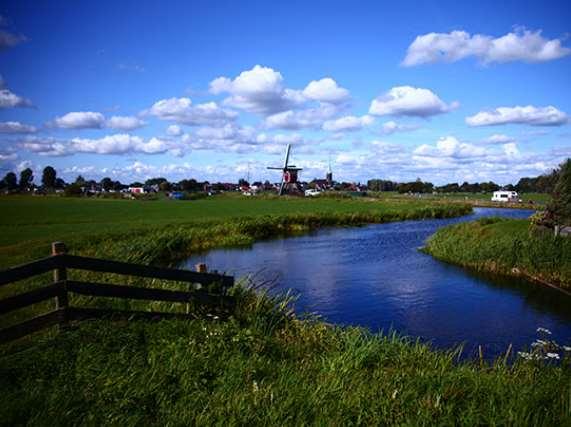 Netherlands - Highlights of Holland by Bike and Boat Tour 2019 Guided Tour 8 days/ 7 nights This tour offers an attractive combination of towns and countryside in Holland.