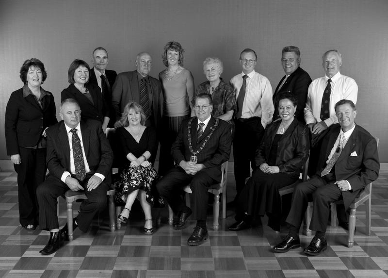 Annual Plan 2008/2009 11 ELECTED MEMBERS Standing (left to right): Cr Janet Wepa, Cr Maggie Bentley, Cr Dave Donaldson, Cr Mike McVicker, Cr Karen Hunt, Cr Glenys Searancke, Peter Guerin (Chief