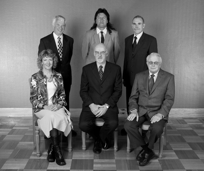 12 Rotorua District Council ROTORUA LAKES COMMUNITY BOARD MANAGEMENT TEAM Front row (left to right): Karen Hunt, Brentleigh Bond, Neil Callaghan Back row (left to right): Geoff Palmer, Phillip
