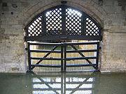 Now it is just as famous as the home of the crown jewels which have been kept there since the year 1303. This was traitor s gate. Many prisoners of the tower were brought there by boat. Locked up!