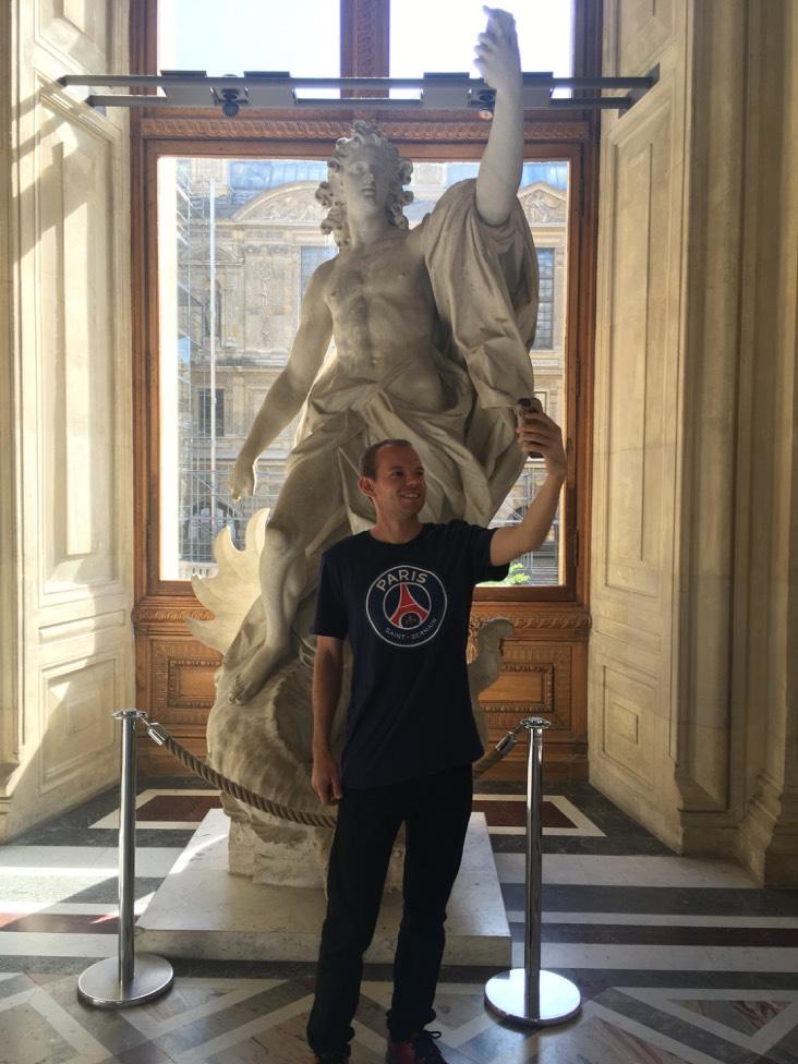 That afternoon we decided to go to the Louvre. We went in and quickly found the famous statues. There were crowds but they weren t too bad. Then we searched to find the Roman statue taking a selfie.