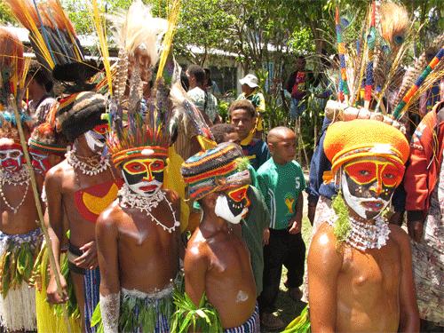 (5) / VISTA MOUNT HAGEN SHOW GROUP TOUR, AUGUST 2019 19 Aug Pick up from the lodge and transfer to the airport. Catch AIR NIUGINI flight to PORT MORESBY.