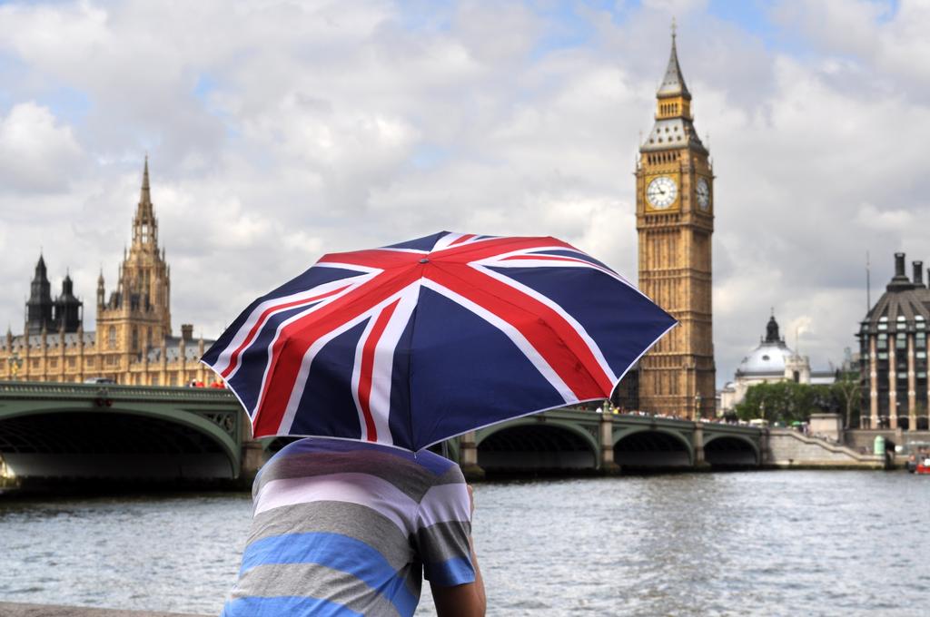 7 BEST OF GREAT BRITAIN WHAT YOUR TOUR PRICE INCLUDES 04 nights at 3*** split accommodation in London. 01 night at 3*** accommodation in Windermere. 02 nights at 3*** accommodation in Glasgow.
