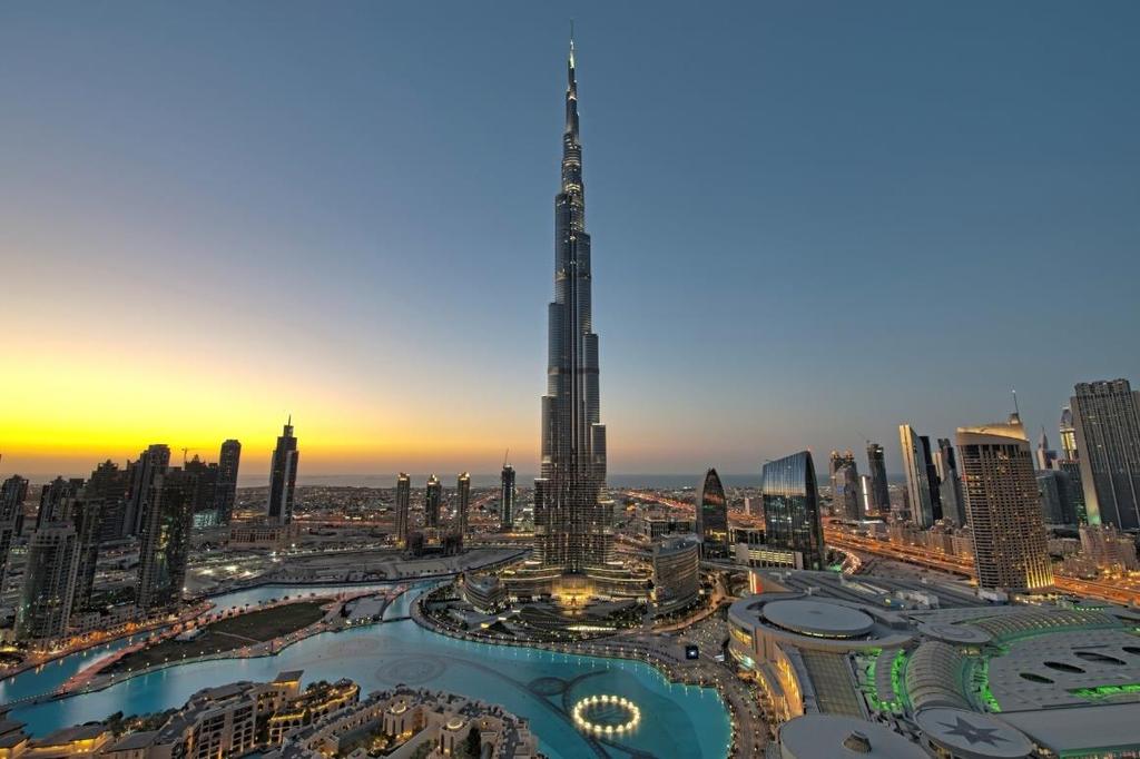Burj Khalifa Dubai - United Arab Emirates 2005-2010 (maintenance contract till 2014) Build (BESIX-Samsung-Arabtec) - 903 million euro Construction of the tallest tower in the world: 828m high.