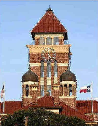It also boasts three paintings by artist Carl Reuter on the first floor of the courthouse, and, unlike many courthouses built during this time, the clock tower and roof have not been removed.