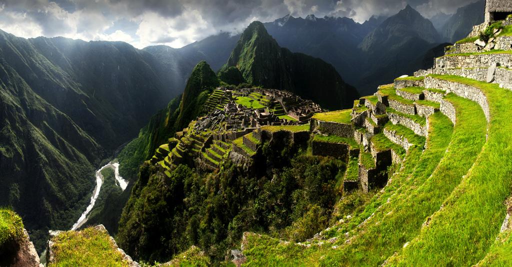 SUPERIOR (7 DAYS/6 NIGHTS) Inclusions: An Inca trail pre night briefing Pick-up from your hotel, transport to the Inca Trail in a private vehicle All camping and cooking equipment including