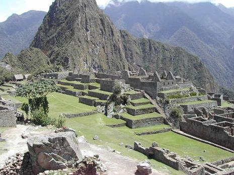 It was apparently a site dedicated to the worship of water and a resting place for the Inca monarch. Kenko is said to have been a worship site. There is a huge 5.