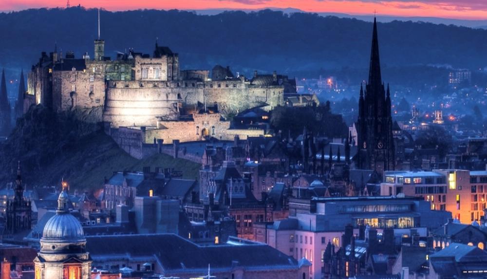 3 EDINBURGH SIGHTSEEING TOUR 2 Hop on board your private, luxurious V-class minivan and discover the most iconic landmarks and areas of Edinburgh with your private, fully licensed guide.