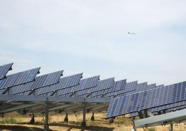 Feature Articles Locating Solar Electric Facilities at Airports: The American Experience 在机场安装太阳能电力设施 : 来自美国的经验 By Stephen Barrett, Director of Clean Energy, Harris Miller Miller & Hanson Inc.