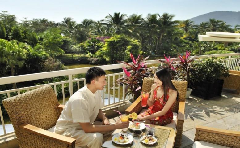 There are numerous hotels in Hong Kong,
