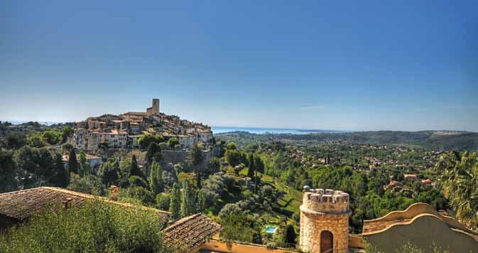 saint-paul de vence YOUR DISCOVERY ITINERARY OF Saint-paul de vence Itinéraire de découverte de saint-paul de vence Description of the Village of Saint-Paul de Vence Perched on a hill overlooking the
