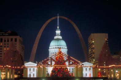Holiday Extravaganza in Grand Central USA! Day 1 St Louis Arrive in St Louis and begin with a tour of the Old Courthouse, the 25 foot Christmas tree is always a focal point during the holidays.
