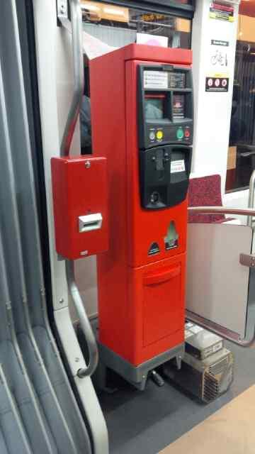 FARE PAYMENT ON NEW STREETCARS AUGUST 31 LAUNCH TTC Interim Single Ride Vending Machine (SRVM): Leased equipment solution On-Board Two per streetcar August installation Testing